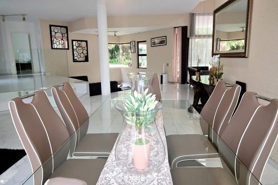 Living room, Dining area, Dinner