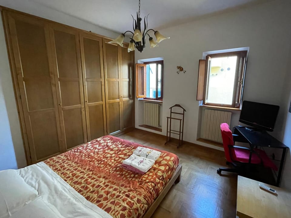 Bed, TV and multimedia, Bedroom, towels, wardrobe