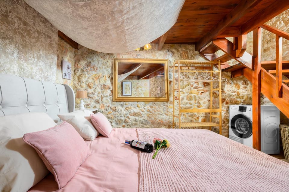 Bed, Bedroom, washing machine