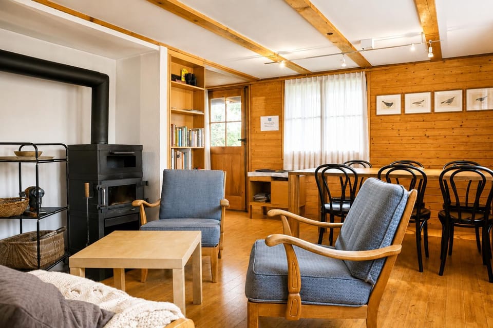 Living room, Seating area, Dining area, fireplace