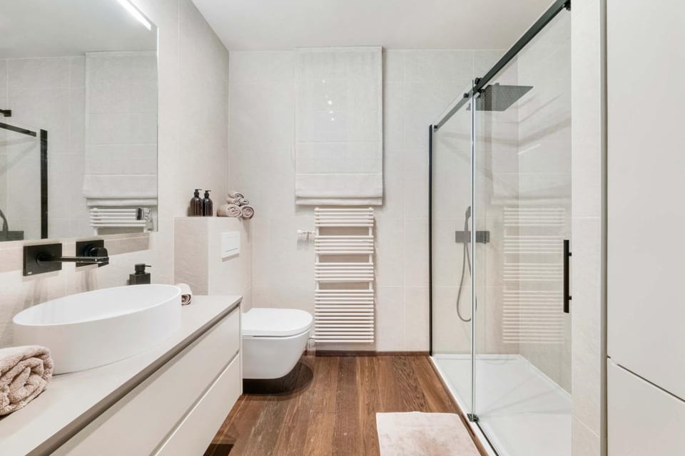 Shower, Toilet, Bathroom, Bath, towels