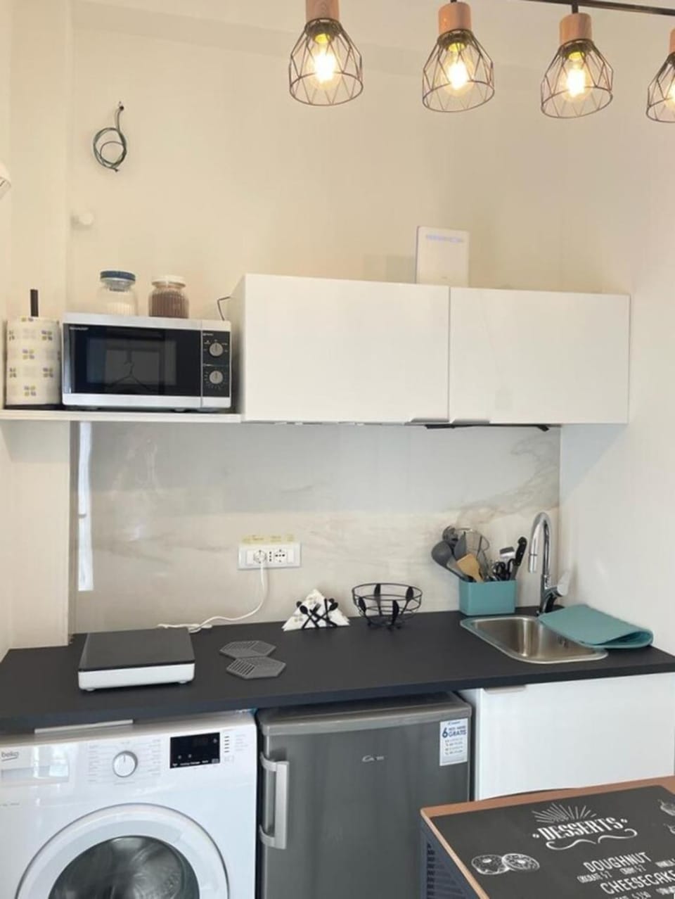 Kitchen or kitchenette, stove, washing machine