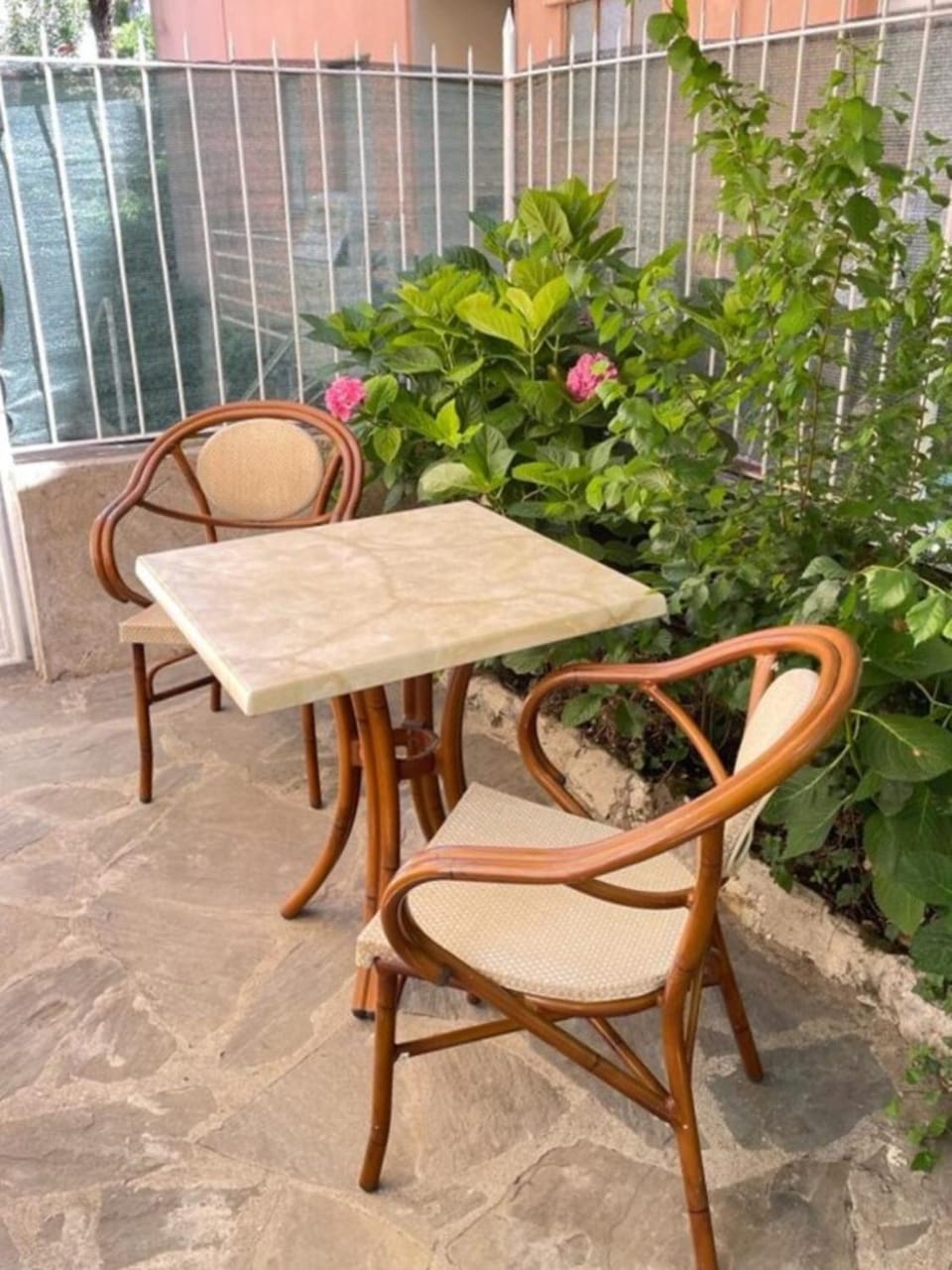 Day, Garden, Seating area, Dining area