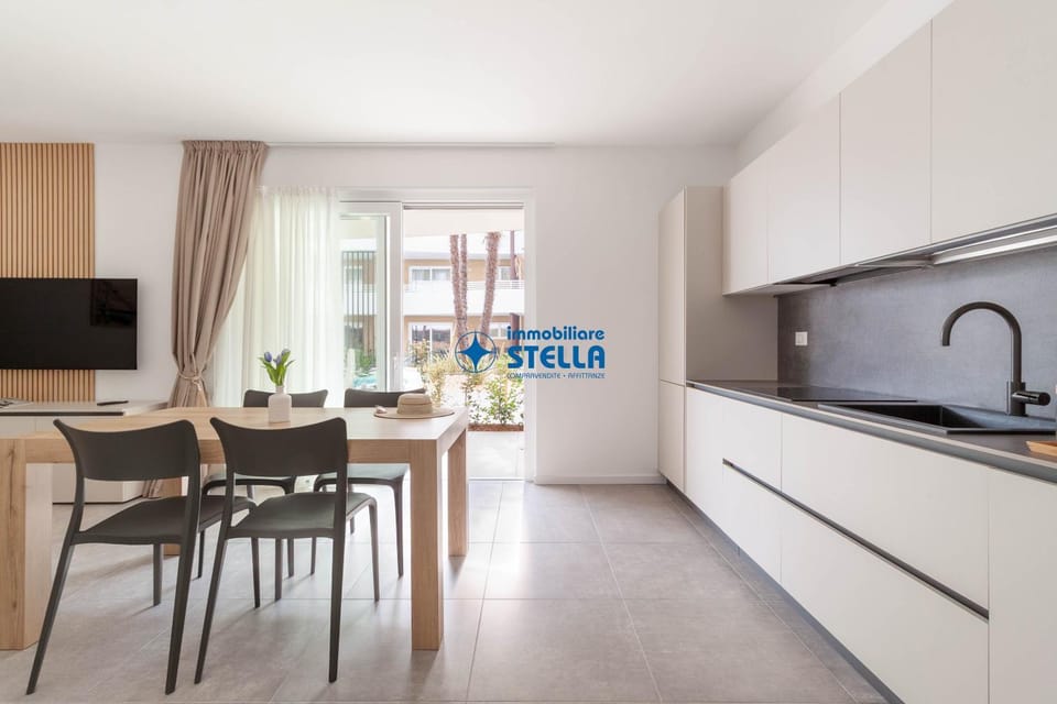 Seating area, Dining area, stove