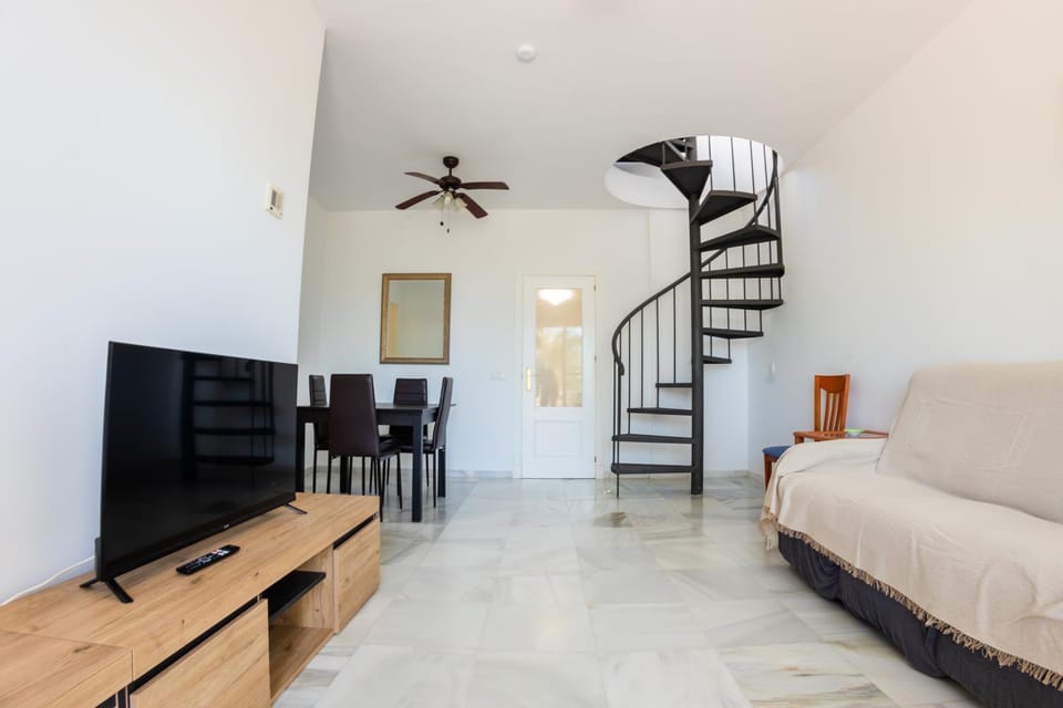 Communal lounge/ TV room, TV and multimedia, Living room, Photo of the whole room, Seating area