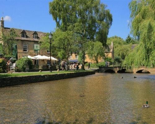Spring Cottage 3 bedrooms in the heart of Bourton on the Water Village! House in Bourton-on-the-Water