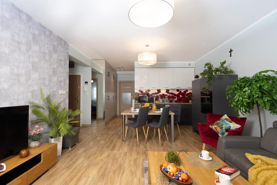 TV and multimedia, Living room, Seating area, Dining area, Evening entertainment