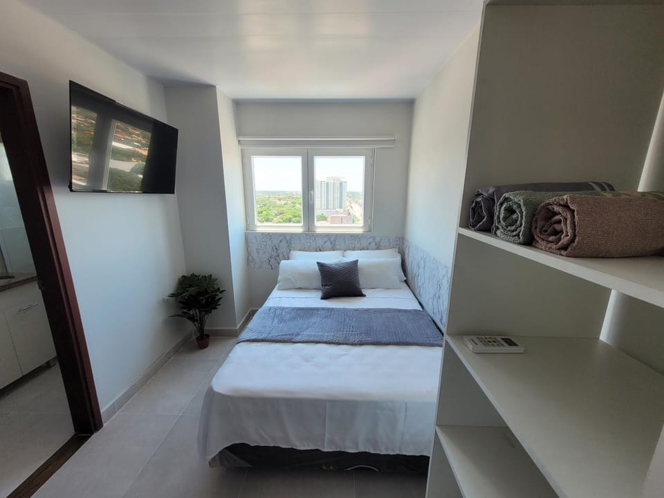 Bed, TV and multimedia, Photo of the whole room, Bedroom, towels, wardrobe