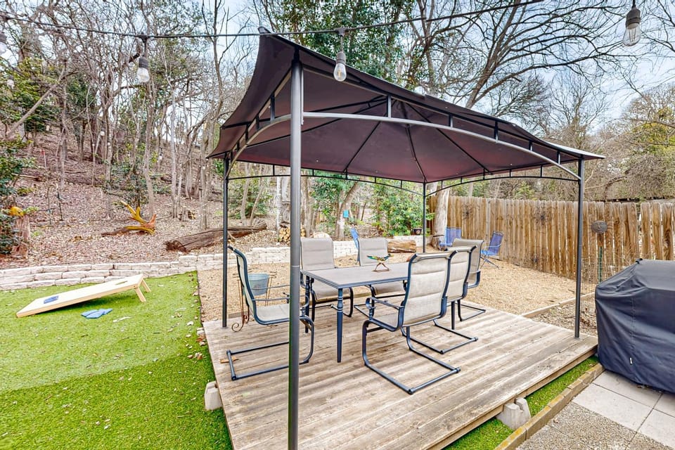 Play Room, Patio and Fire Pit! Cozy Kerrville Home House in Kerrville