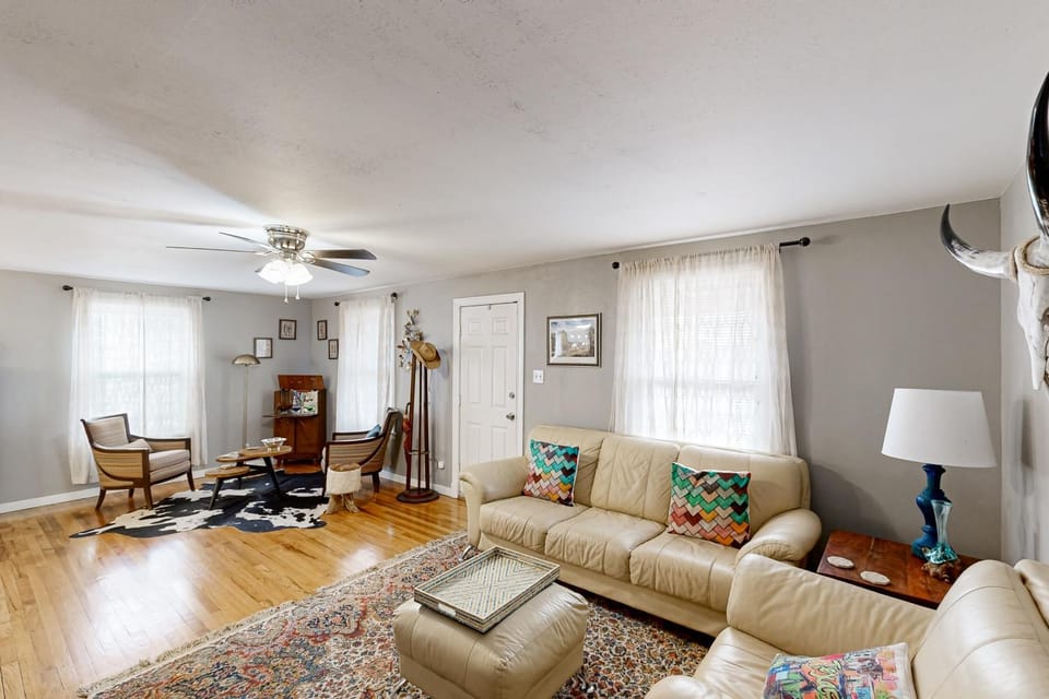 Play Room, Patio and Fire Pit! Cozy Kerrville Home House in Kerrville