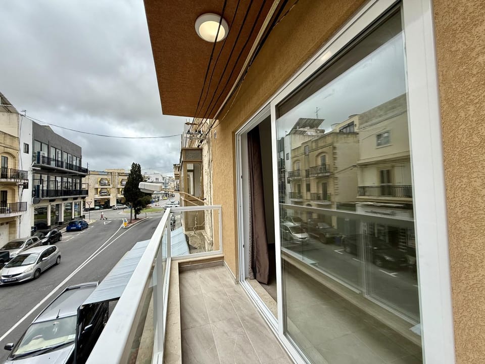 New Apartment! Walking distance to the three cities by SF Homes Apartment in Malta