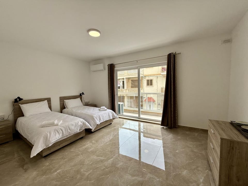 New Apartment! Walking distance to the three cities by SF Homes Apartment in Malta
