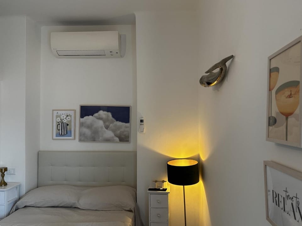 Bed, Bedroom, air conditioner