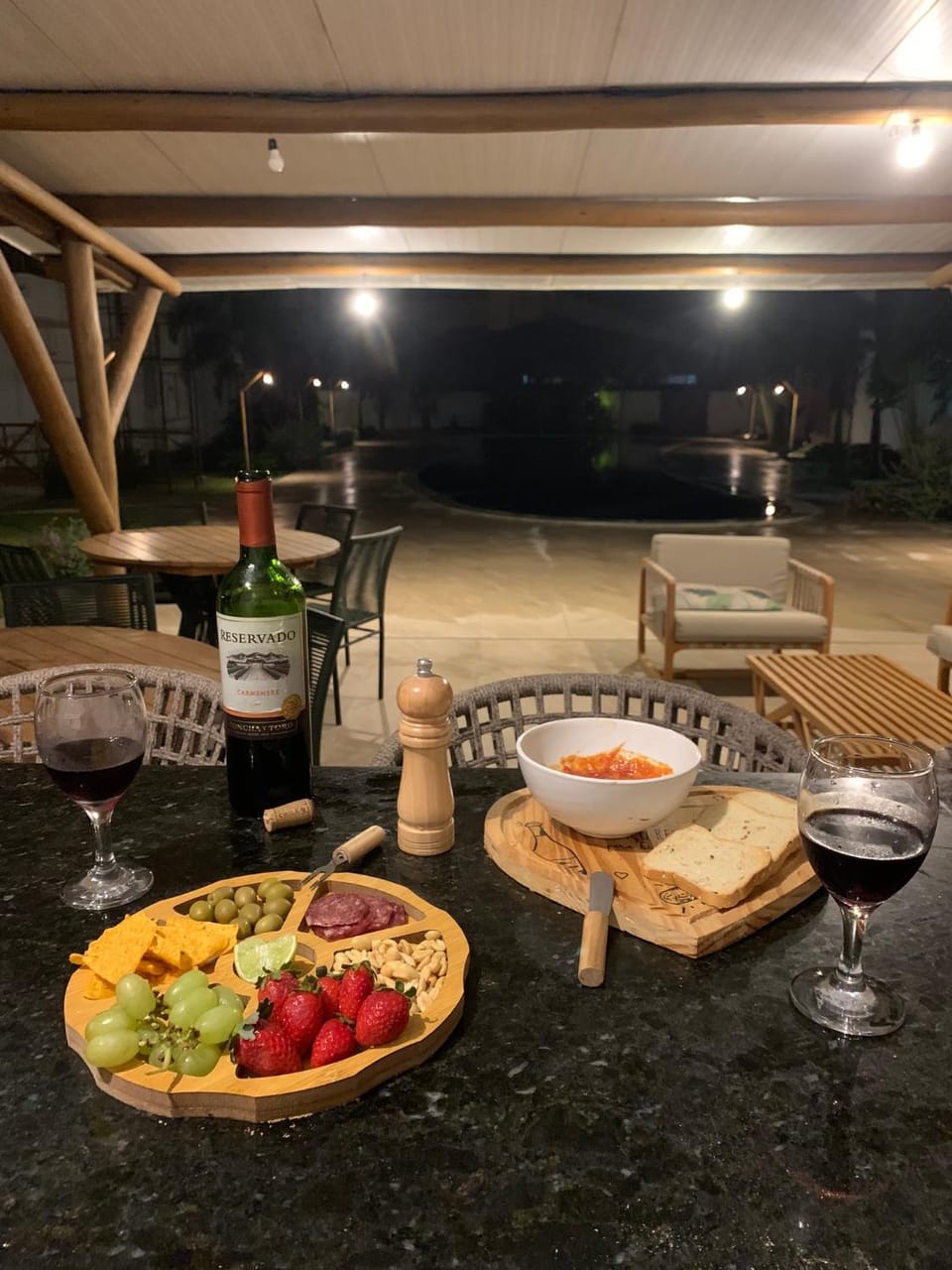 Night, Seating area, Dining area, Food, Drinks