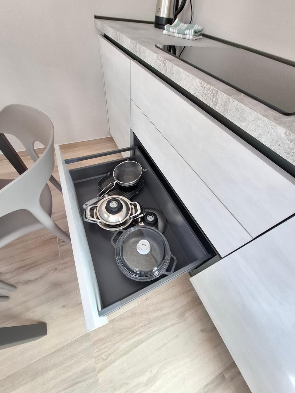 Kitchen or kitchenette, Living room
