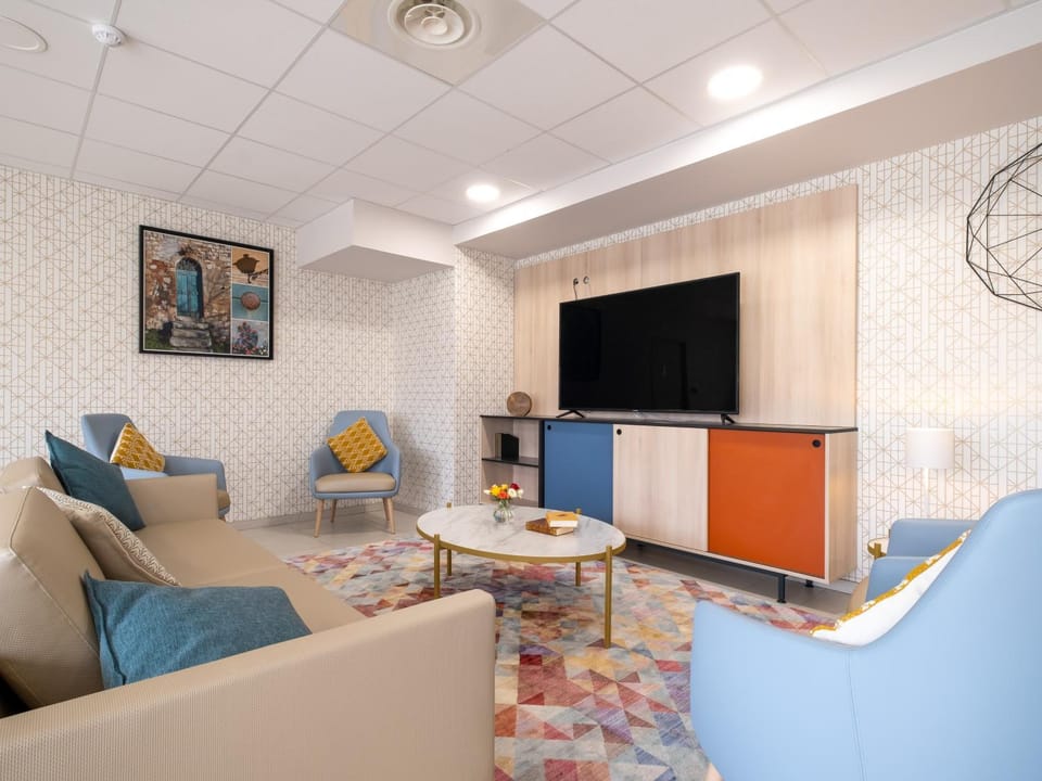 Communal lounge/ TV room, TV and multimedia, Living room, Seating area