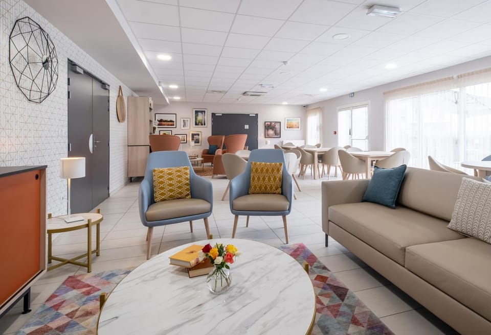 Living room, Seating area