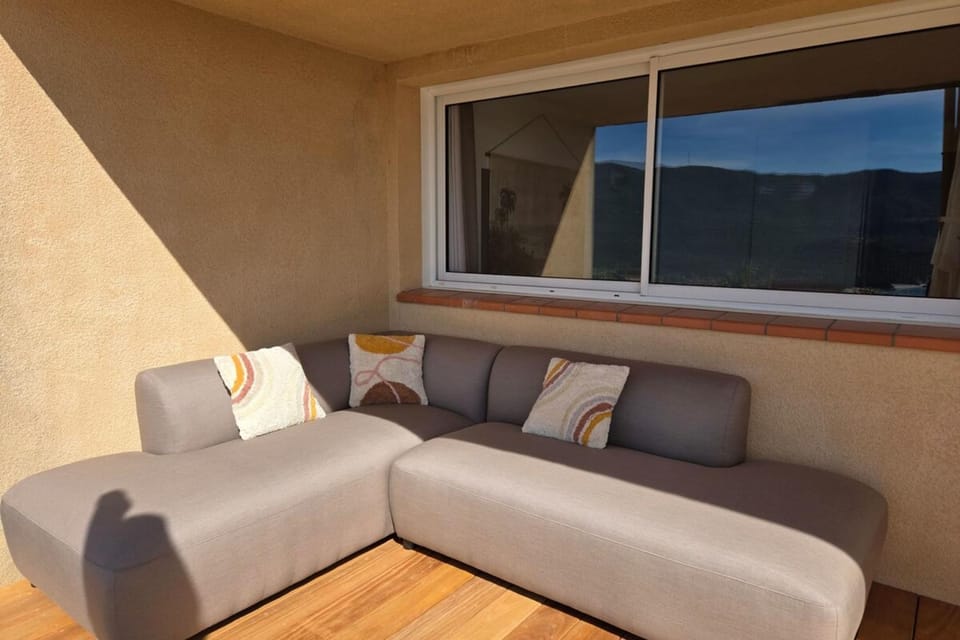 Patio, Day, View (from property/room), Balcony/Terrace, Living room, Seating area