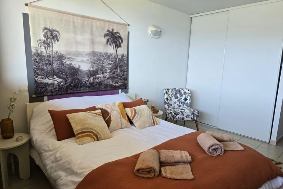 Bed, Photo of the whole room, Bedroom, towels, wardrobe