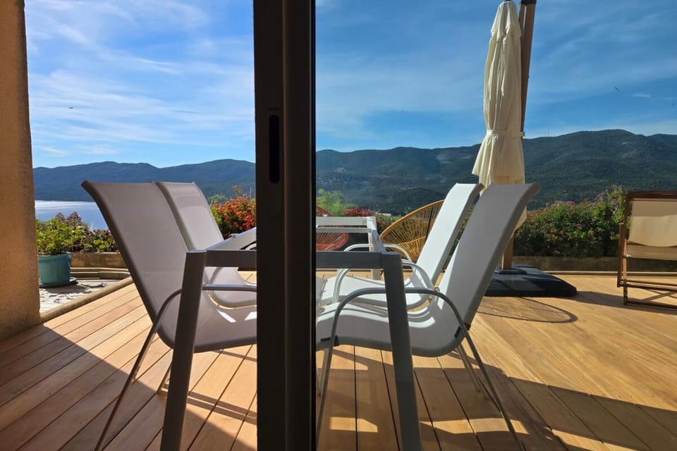 Patio, Day, Natural landscape, View (from property/room), Balcony/Terrace, Dining area, Mountain view, sunbed
