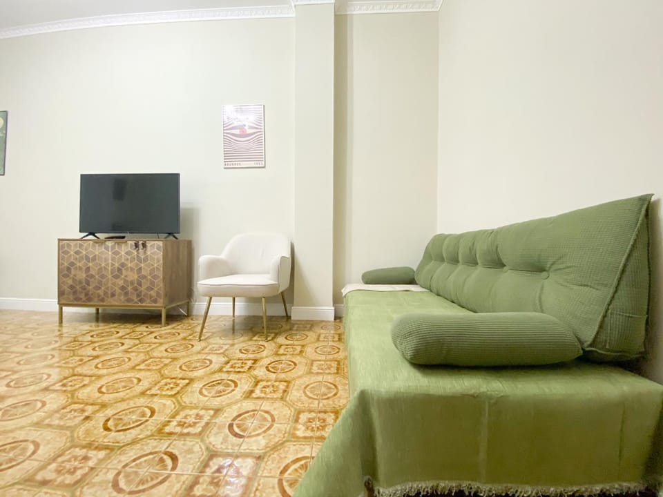 Communal lounge/ TV room, Bed, TV and multimedia