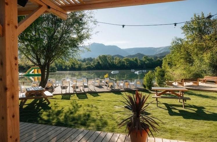 Maison avec ou sans ses petits chalets du Lauzun House in Provence