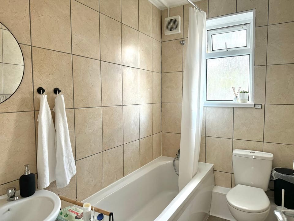 Shower, Toilet, Bathroom, Bath, towels