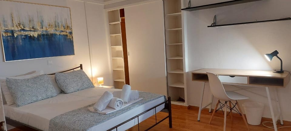 Rose Apartment Athens Center , 5BD, 2 BATH Apartment in Athens
