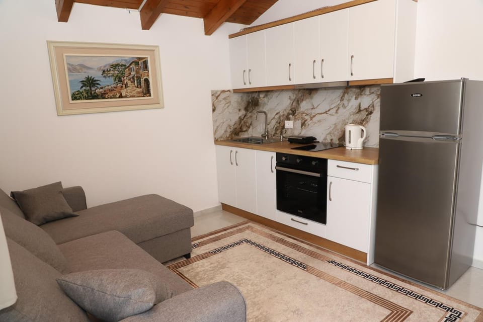 Kitchen or kitchenette, Living room, Seating area, oven, stove