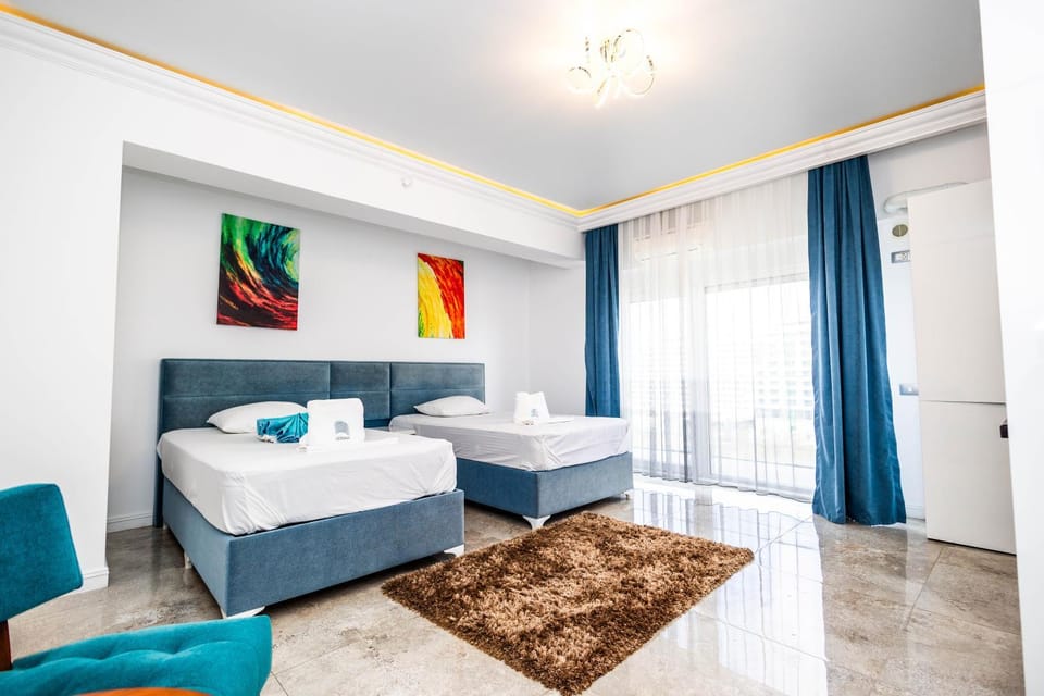 Bed, Photo of the whole room, Decorative detail, Seating area, Bedroom
