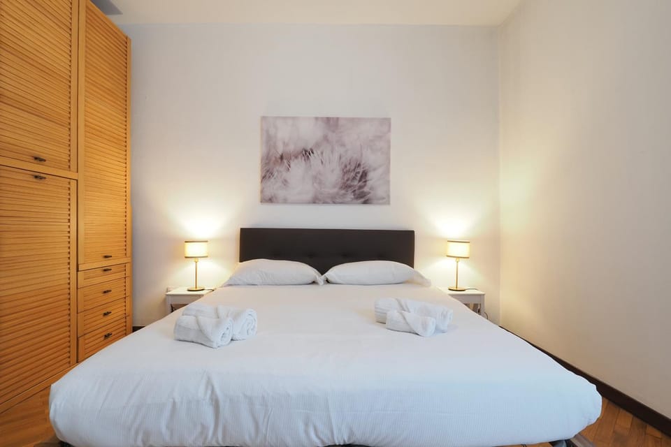 Bed, Photo of the whole room, Bedroom, towels, wardrobe