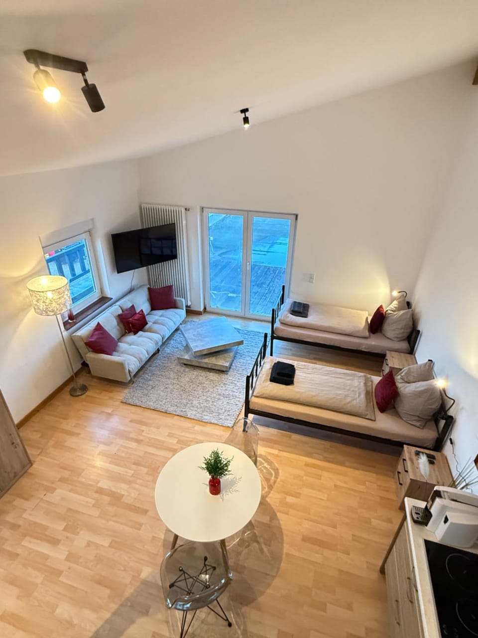 Bed, TV and multimedia, Photo of the whole room, Bedroom