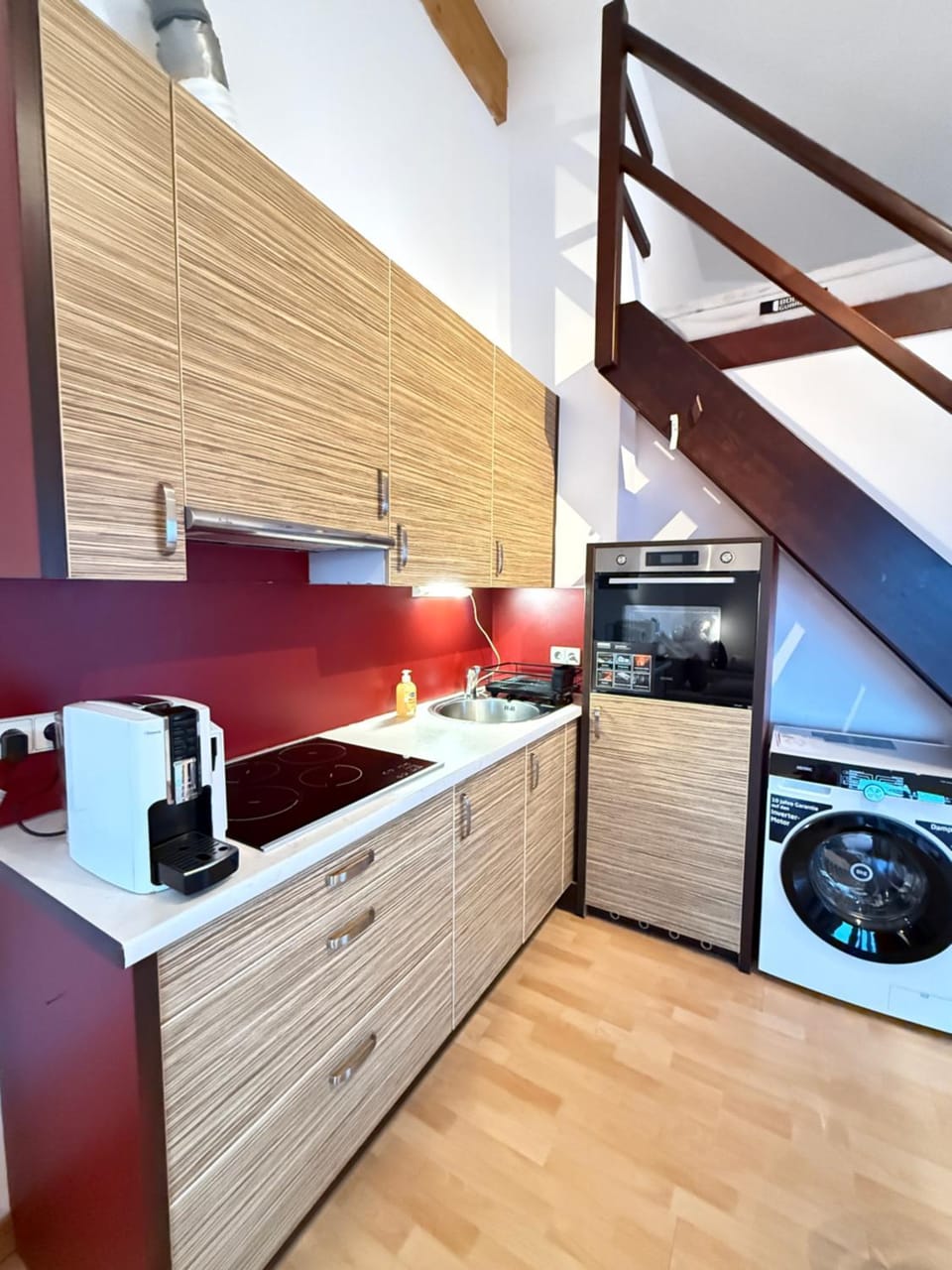 Coffee/tea facilities, Kitchen or kitchenette, stove, washing machine