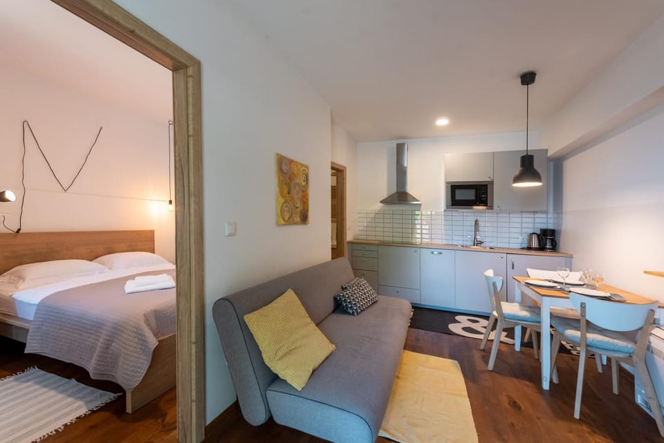 Kitchen or kitchenette, Seating area, Dining area
