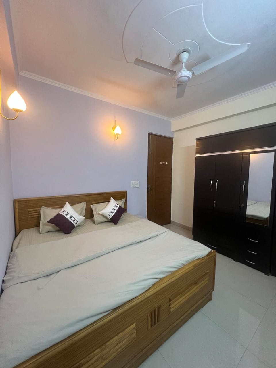 Qazi's Modern 3BHK Flat Apartment in New Delhi