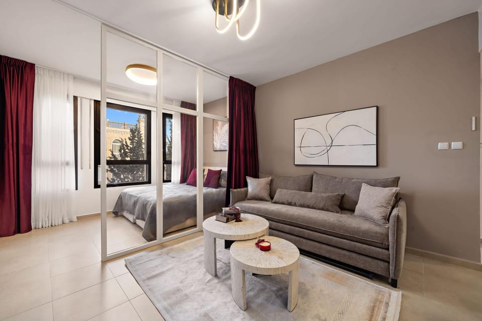 Luxurious 3BDR In King David 19 with Parking Apartment in Jerusalem