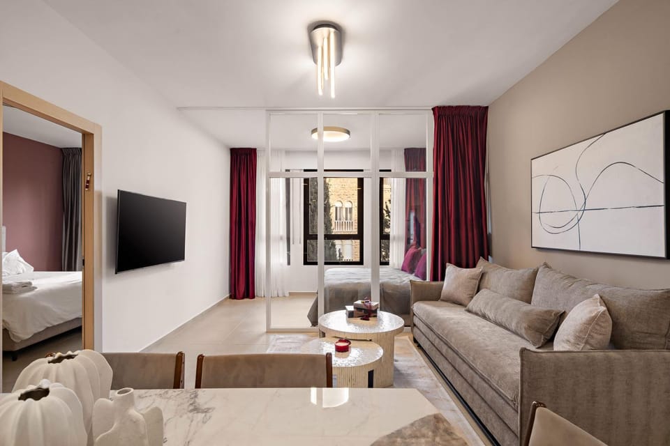 Luxurious 3BDR In King David 19 with Parking Apartment in Jerusalem