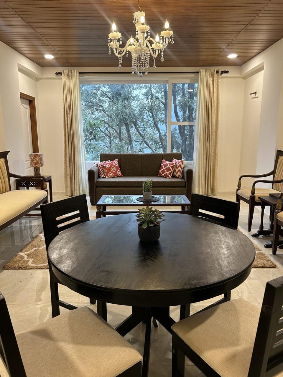 Zephyr 2BHK Lakeview Near Mall Road & Naini Lake Apartment in Uttarakhand
