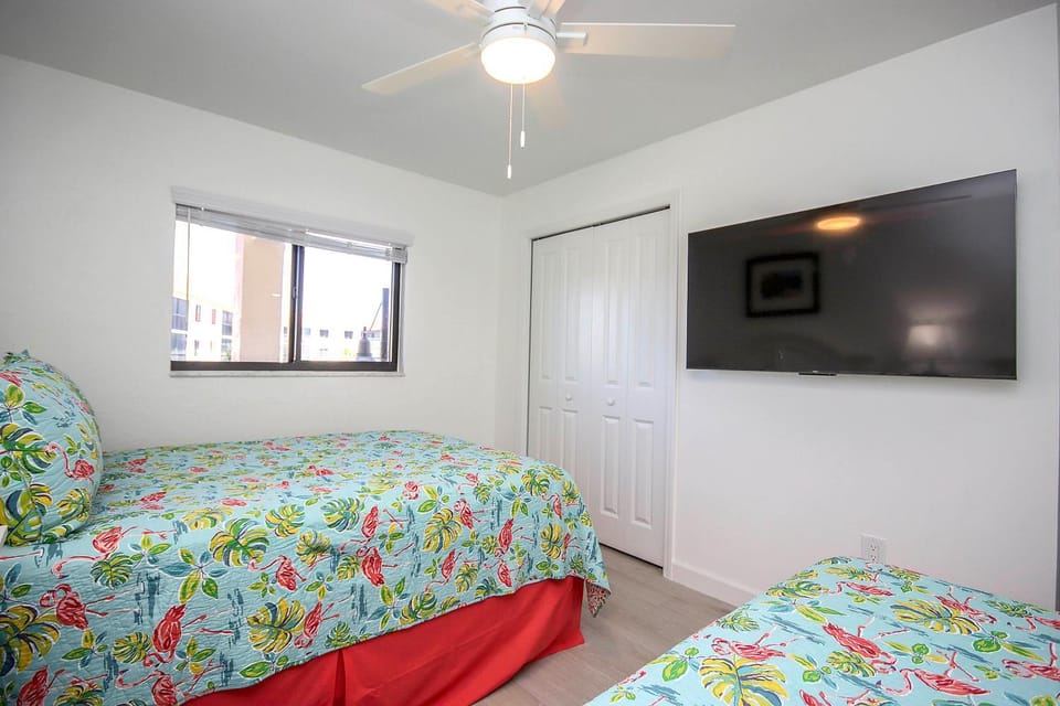 Beach views 2nd story condo on Sanibel Island 1D2 Apartment in Sanibel Island