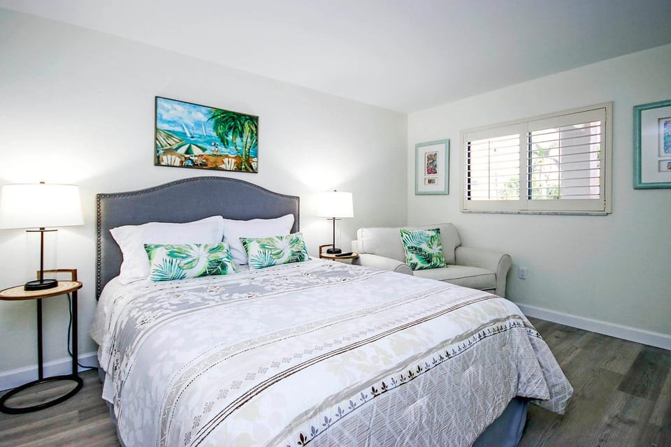 Stunning 2nd Story Beachfront Condo On Sanibel Island 2D2 Apartment in Sanibel Island