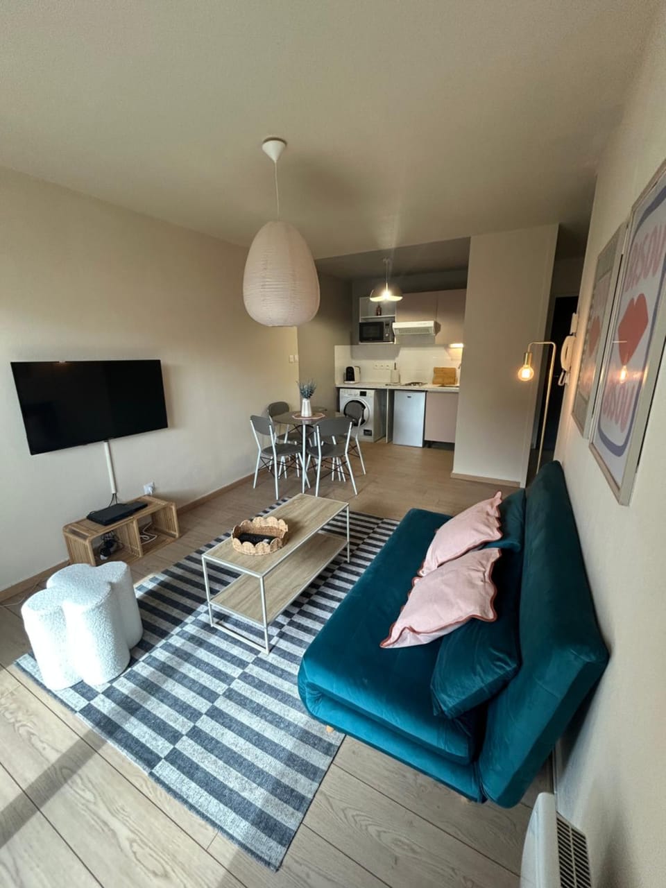Appartement avec bacon et piscine Apartment in Nouvelle-Aquitaine