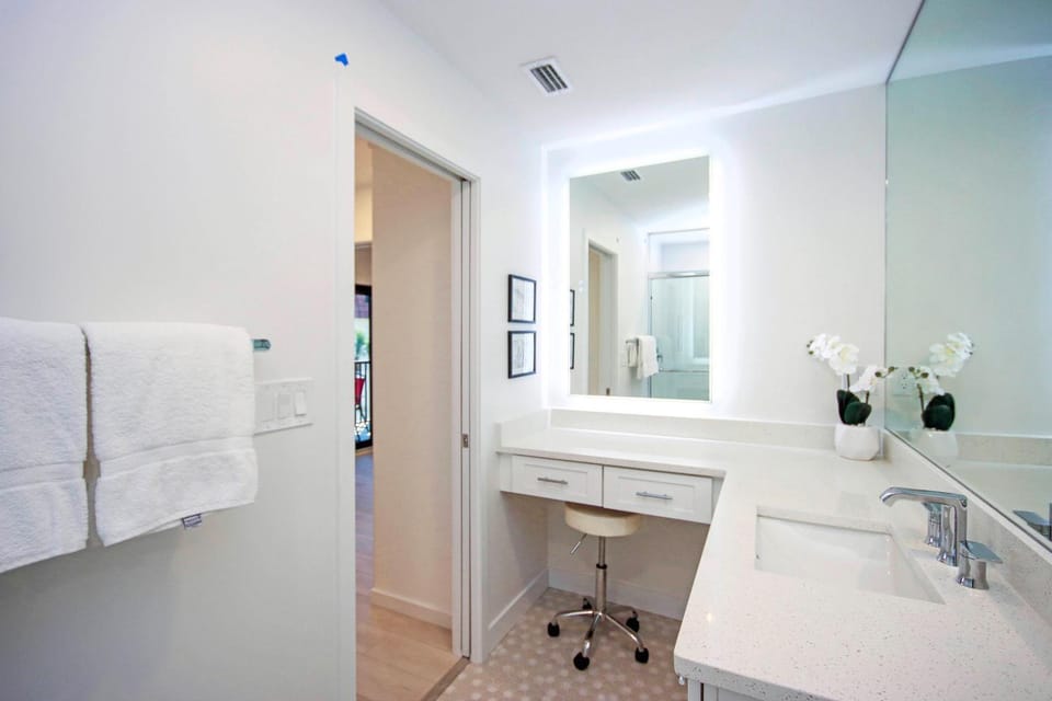 Shower, Bathroom, towels