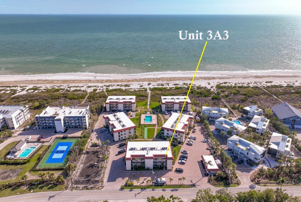 Property building, Bird's eye view, Beach