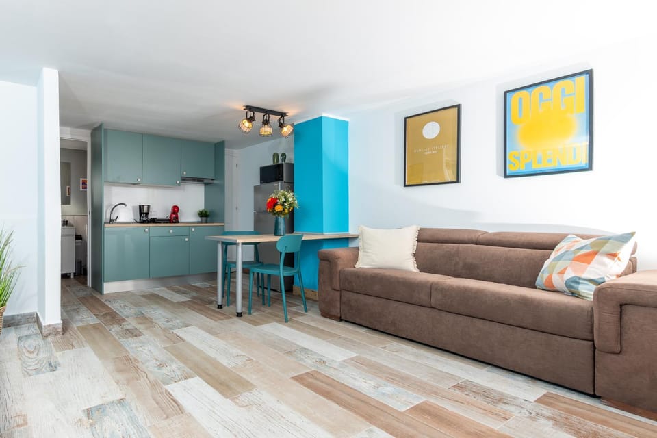 Kitchen or kitchenette, Living room