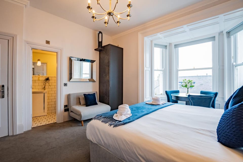 Studio with Scenic Marina Views - Sleeps 3 Apartment in Dublin