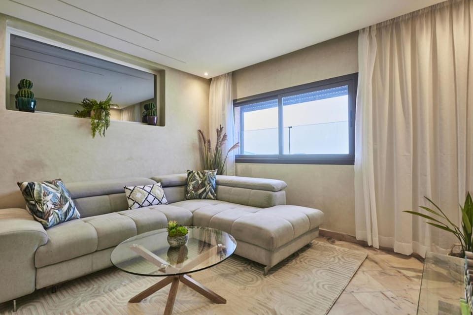 Amwaj Apt - Golden Sands and Blue Waves Beach Escape Apartment in Morocco
