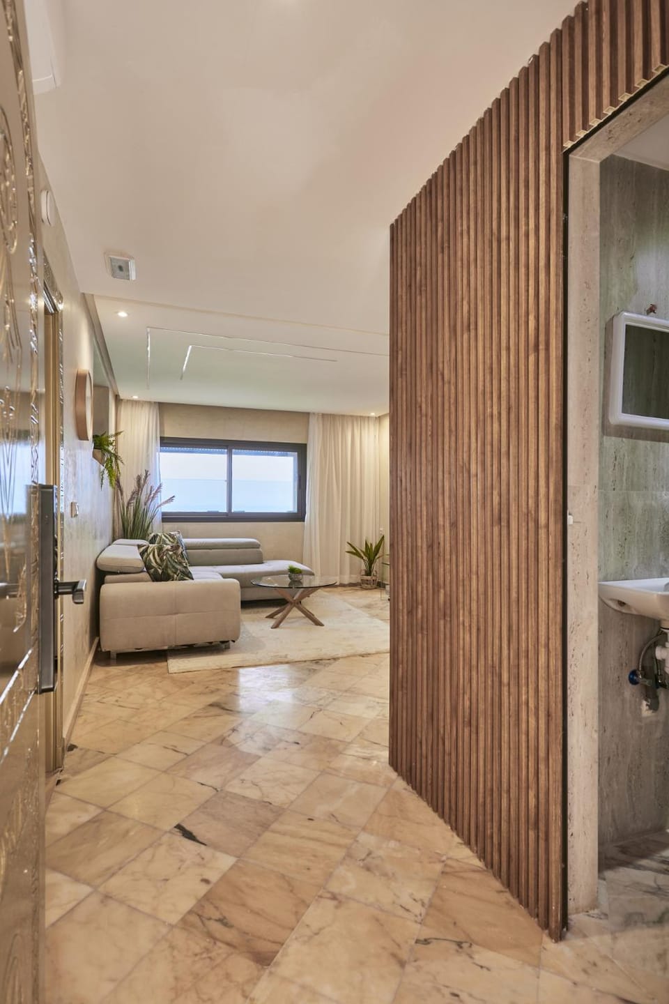 Amwaj Apt - Golden Sands and Blue Waves Beach Escape Apartment in Morocco