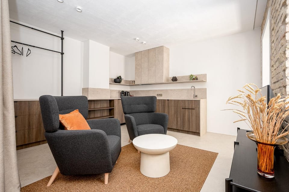 Kitchen or kitchenette, Living room, Seating area