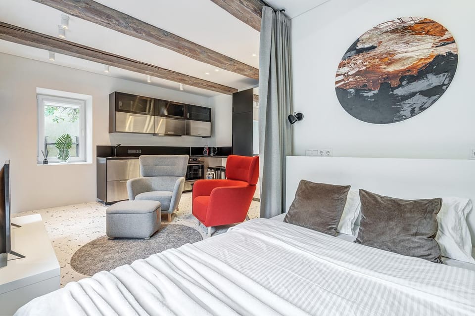 Bed, Kitchen or kitchenette, Living room, Photo of the whole room, Seating area, Bedroom