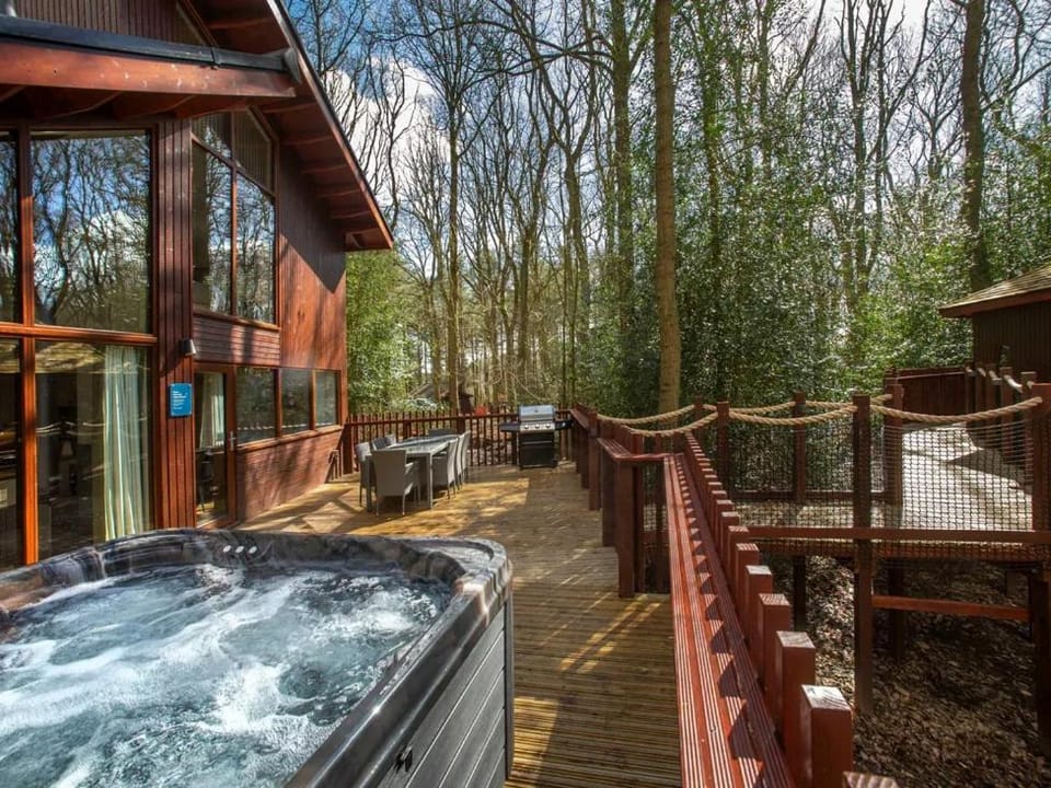 Sherwood Forest Cabins - Forest Holidays Cabin in Newark and Sherwood District